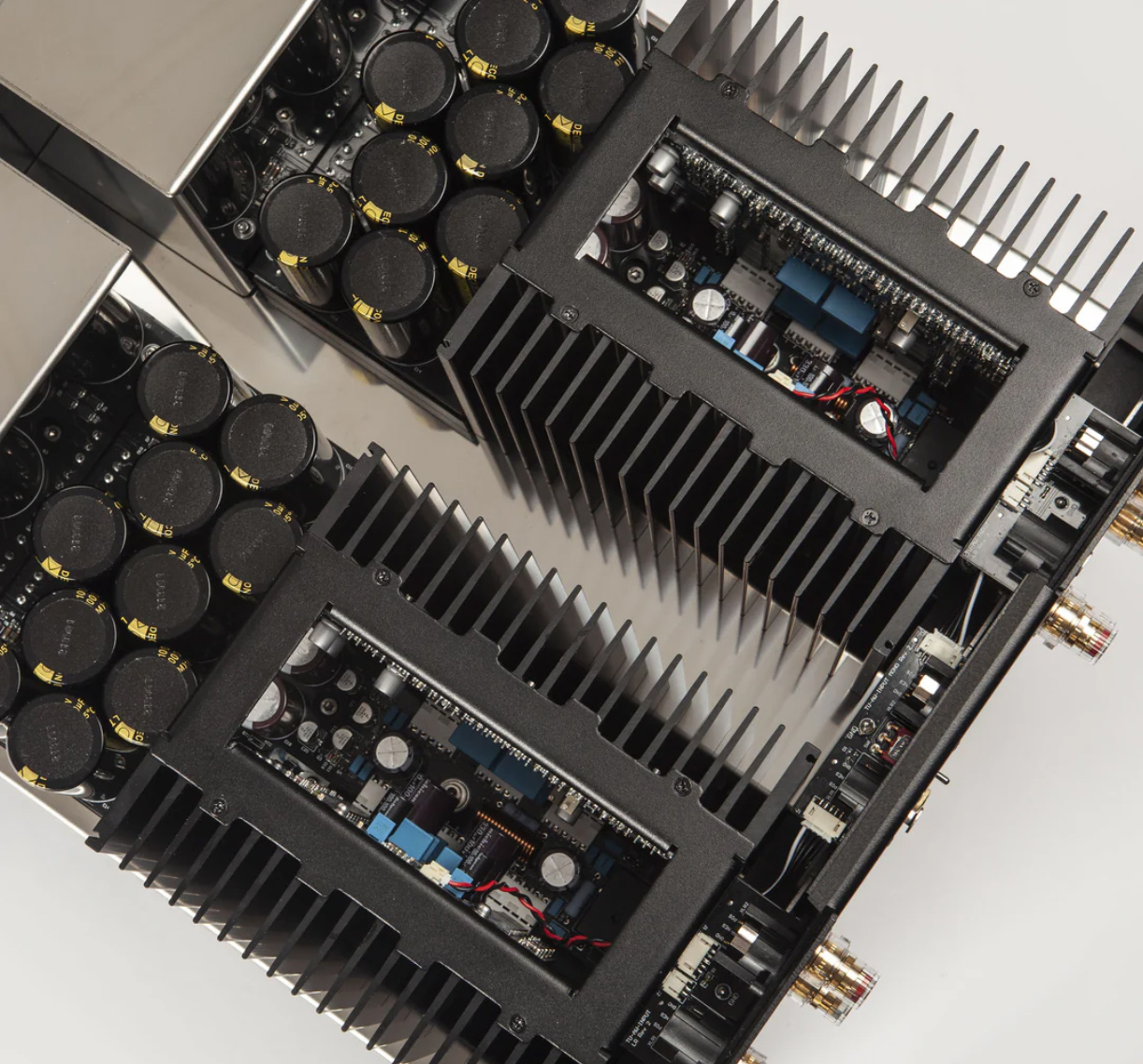 electrocompaniet-AW800M-monoblock_poweramplifier_detail-5