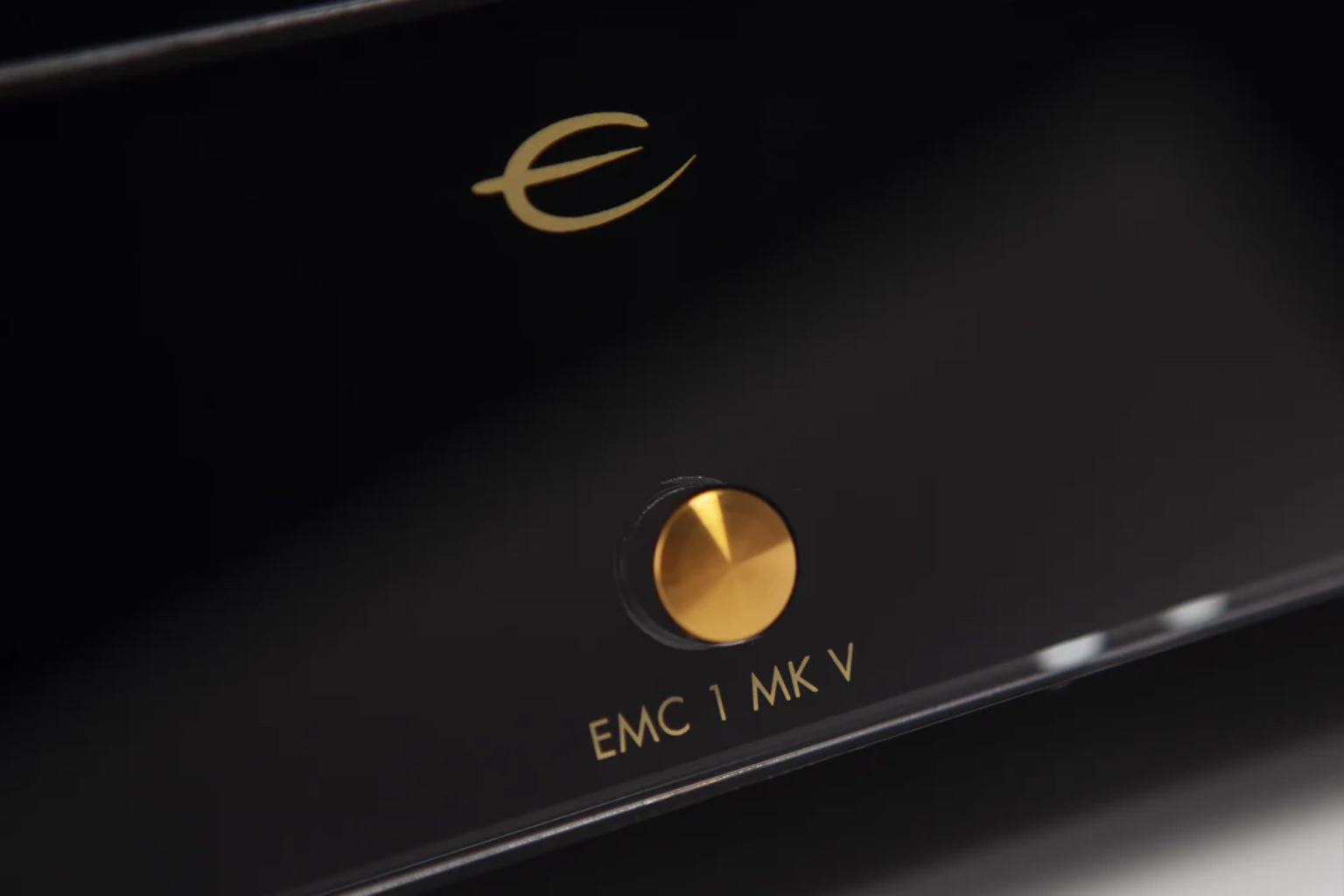 electrocompaniet_emc1mkv-cd-player-name-2000x1500